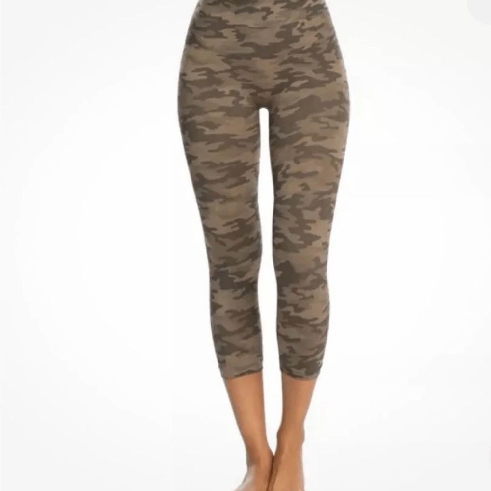 Spanx Look At Me Now Cropped Seamless Leggings Women’s Large Desert Camo